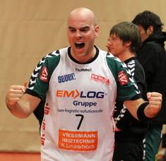 Martin Schnell zeigt den Jubel über die ersten Punkte.